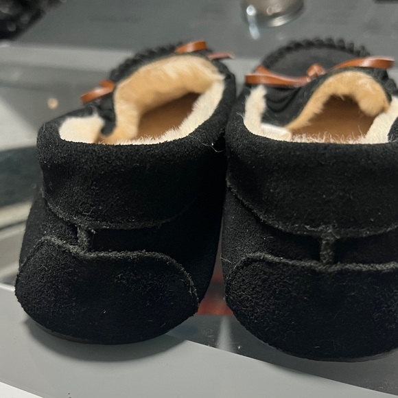 Secret treasures sz 8 Black Faux-Suede Cozy Bow Moccasin Slippers never worn. - Picture 3 of 9